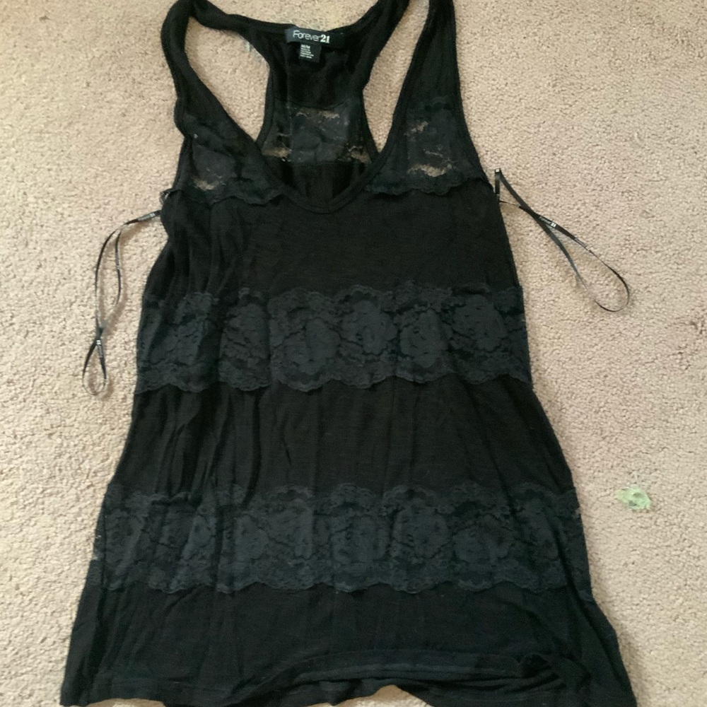❤️‍🔥2 for $9❤️‍🔥 Forever2️⃣1️⃣ tunic length lacy tank.